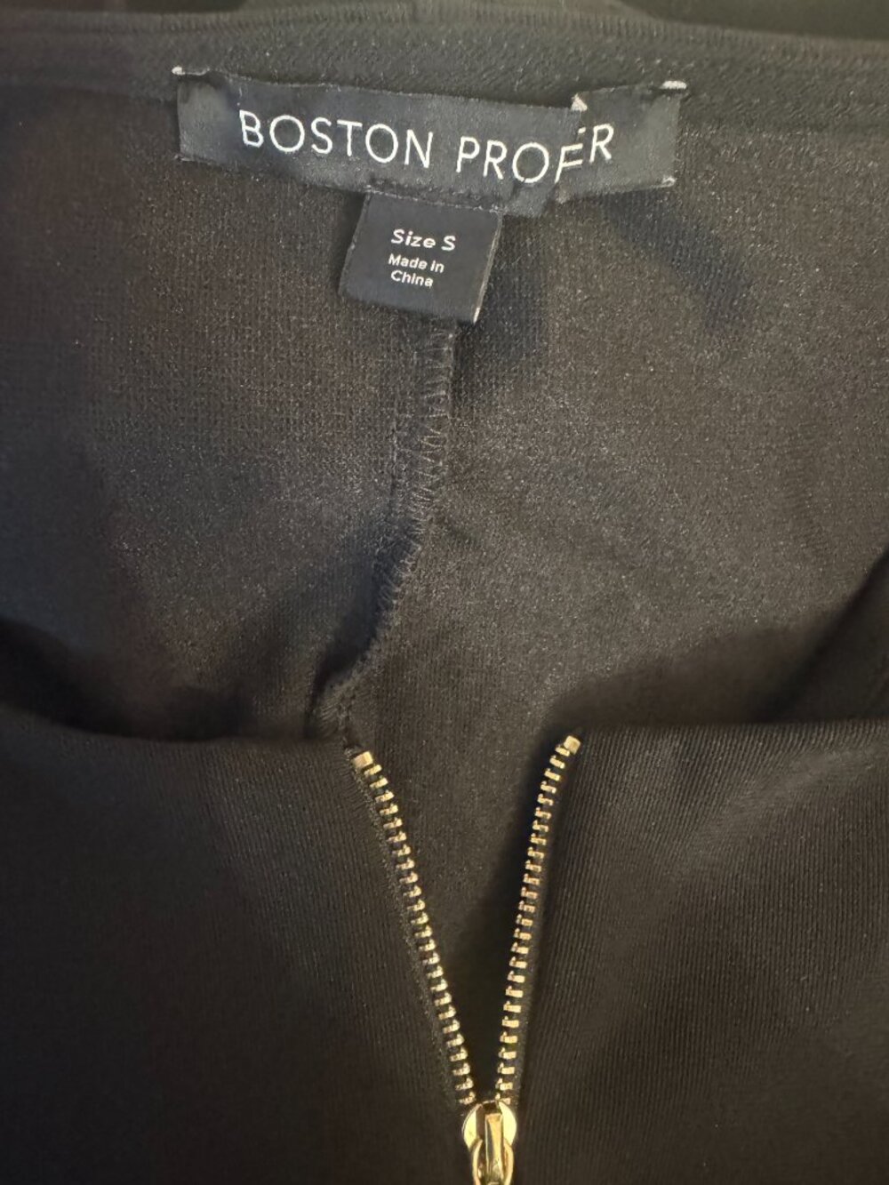 Boston Proper Beyond Travel Cold Shoulder Black Top Gold Zip S - Picture 5 of 7